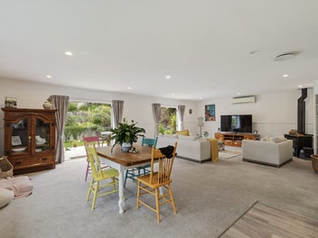 LARGE FAMILY 4 BEDROOM HOME