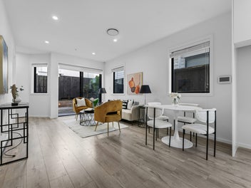 Move-In Ready in Established Neighbourhood!