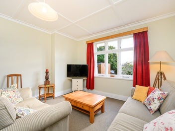Charming, easy-care bungalow