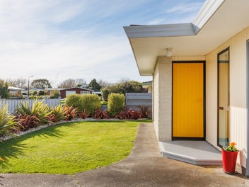 Sunny & Stylish Townhouse