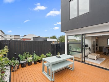 Live or Let - City Fringe Opportunity!