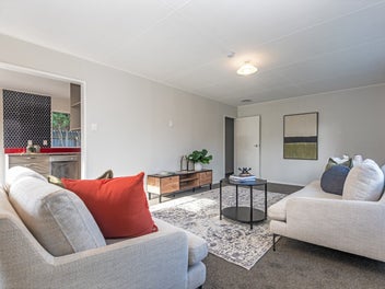 Modern four-bedroom opposite reserve