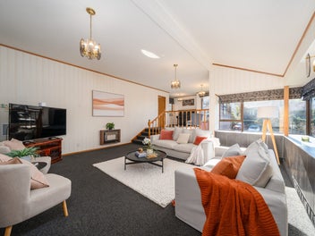 Sunny & Spacious Redwood Family Home