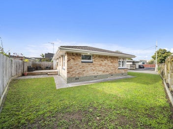 Golden Circle! 2 Bed + Utility Room!