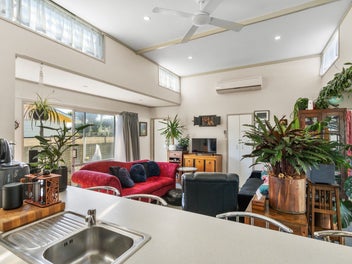 Beachside Charm, Everyday Convenience