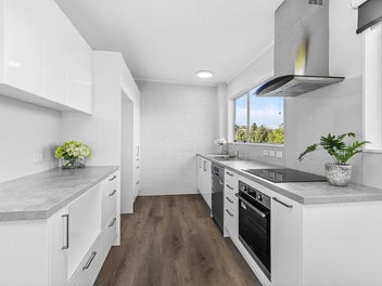 START HERE, SETTLE IN - PRIME SPOT IN THE BAY