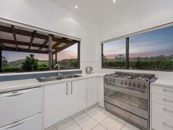 1.0Ha Lifestyle Haven Close to Town