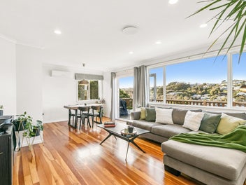 Spacious & Modernised with a View!