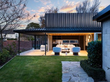 Modern Masterpiece with High-Spec Studio