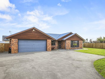 Modern Living Beside the Reserve!