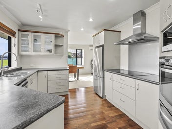 Modern Living Beside the Reserve!