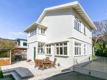 CITY-END KARORI SECLUSION