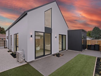 Standalone Townhouses with Freehold Title