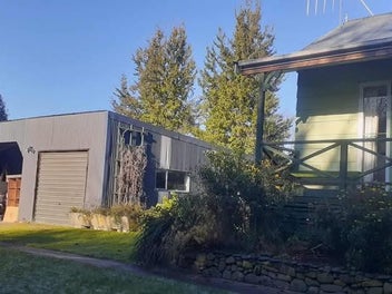 House With Large 3 Bay Shed On Quiet Back Section