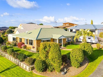 Spacious Brick Home With Views