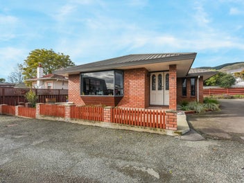 Easy Living in a Quiet Convenient Location