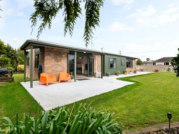Sun-Soaked Comfort With Space To Grow