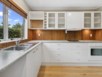 Ideal Starter Home with Harbour Views
