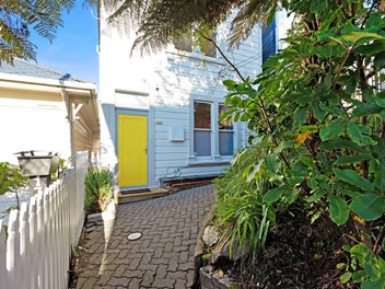 1890's Character Home With Studio
