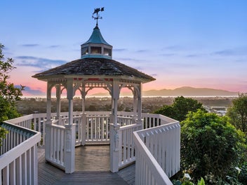 Timeless Icon | 2 Dwellings, Lift, Vistas