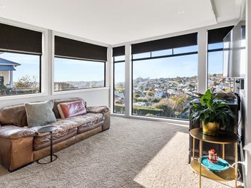 Picture Perfect, Picture View