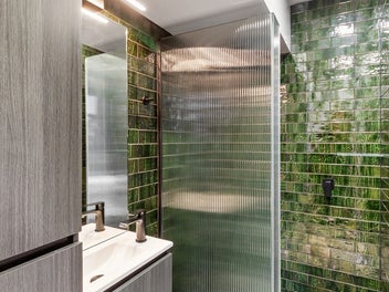 Picture Perfect, Picture View