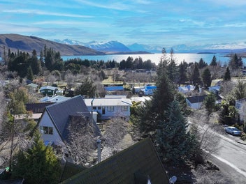 Alpine Escape: Lake Tekapo