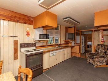 Bring Your Vision to Gladstone! UNDER OFFER