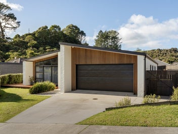 High Spec Living In A Peaceful Setting!