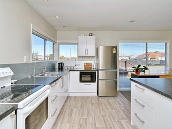 Smart Start or Downsize, Garage and Extra Parking
