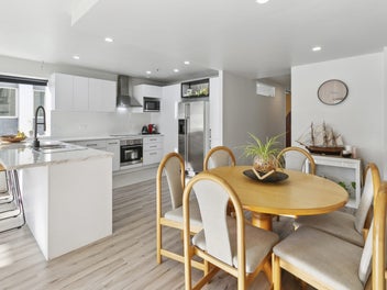 H U G E 4-Brm Apartment, Homely Feel!