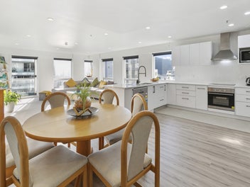 H U G E 4-Brm Apartment, Homely Feel!