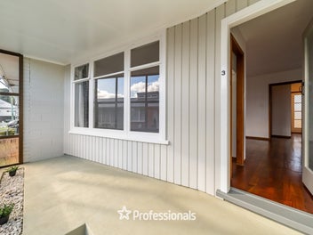 EASY LIVING, GREAT LOCATION!