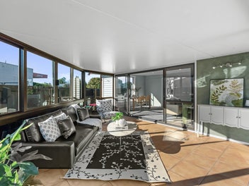 Perfect for Upsizing Families or Savvy Investors!