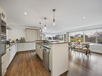 Stylish, Spacious & Sun-Soaked