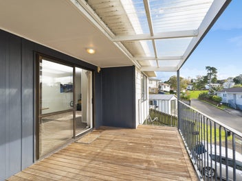 Freehold 3 Beds Home In Handy Location