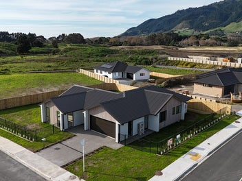 Stunning new home in Manu Park