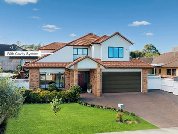 Light-Filled Living with Soaring Ceilings
