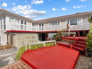 Family Home with Flexibility – 1047m² Section
