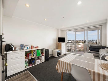 Best Corner Seaview 2 Bed by SkyCity