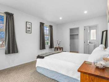 Sunny, Spacious & So Close to the City!