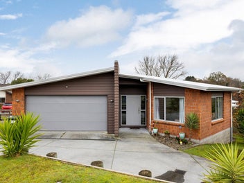 Premium Family Living in River Garden