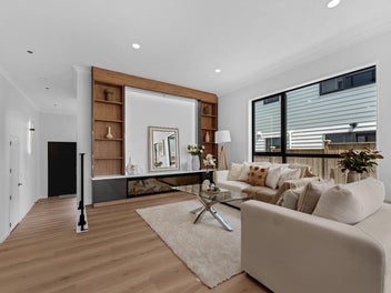 Modern 8BR, 5 Ensuites, 2 Kitchens, Fully Fenced