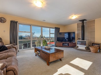 Endless Views and Multi-Generational Versatility
