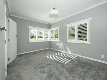 Gorgeous 3 bedroom bungalow for removal!! #Skirt