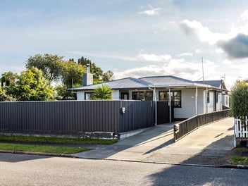 A Classic Kiwi Home - Renovated and Ready!