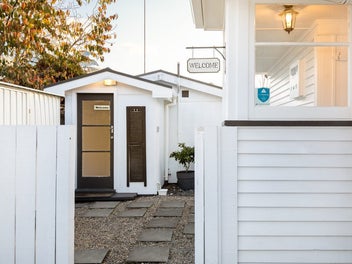 Charming, Central & Separate Studio Options!