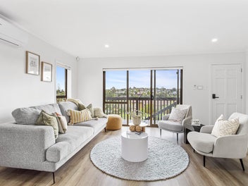 FREEHOLD & Fabulous in Top Location