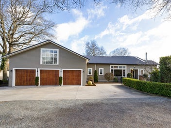 Dual Dwelling Lifestyle Living!