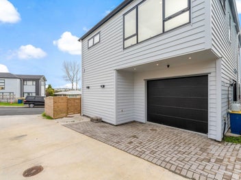 Dual Westlake Zone - Solid & Modern Family Home